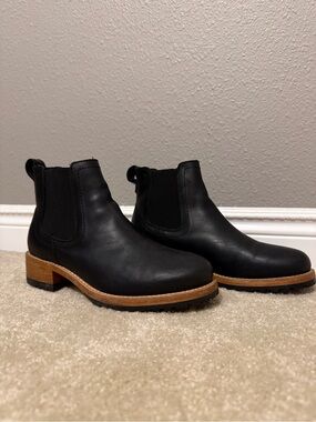 Women’s Patina Black Chelsea Ankle Boots with Wood-Look Heel